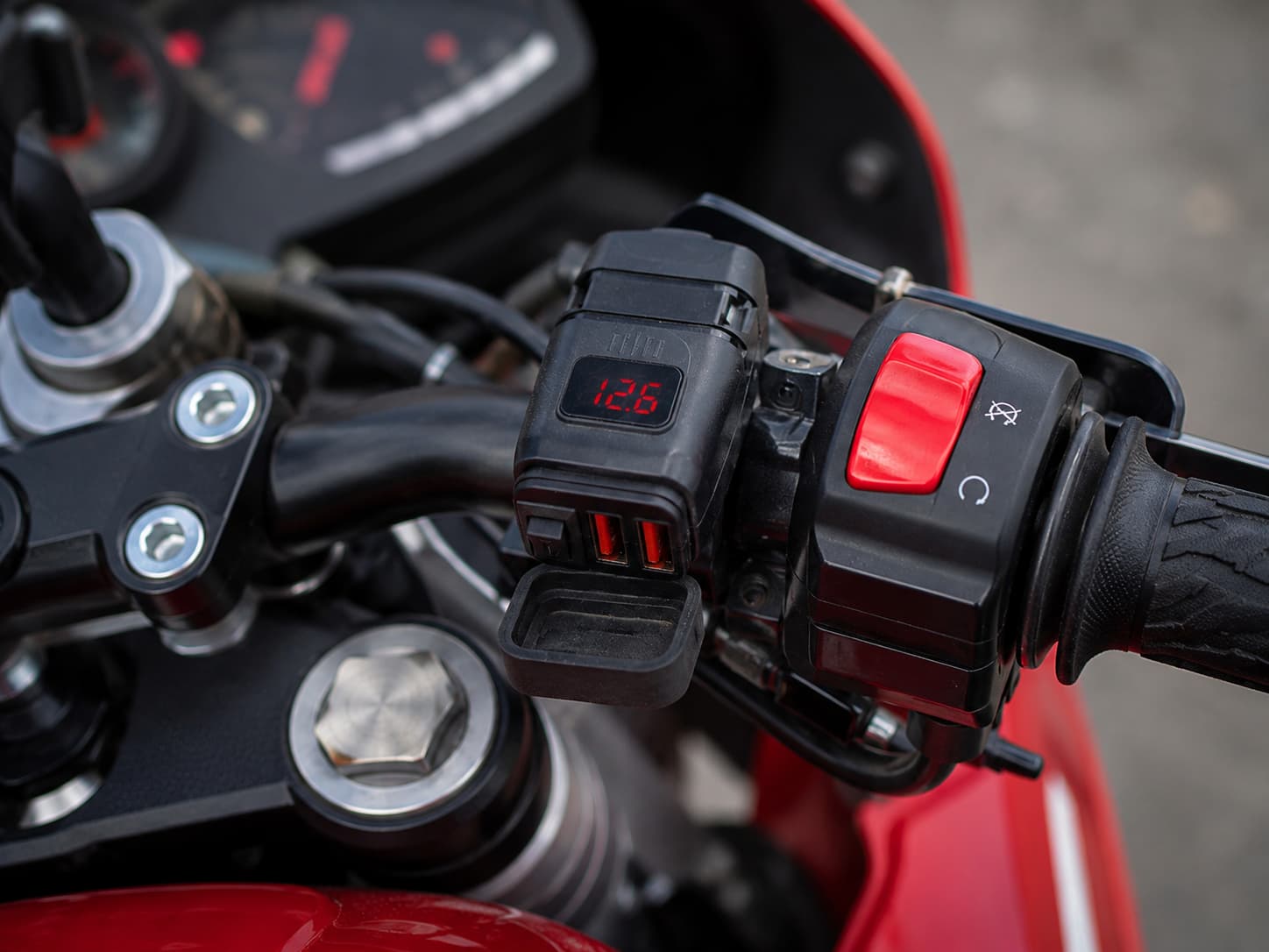 Montáž USB nabíjení pro motorky